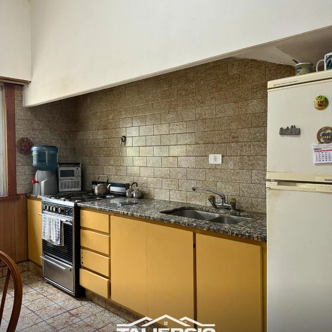 En venta Casa 3 Amb con Quincho, Garaje y Patio + Departamento 2 Ambientes (en block) Villa Lourdes 4