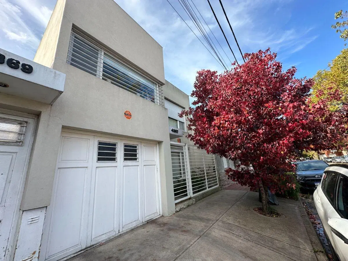 Impecable Dúplex de 4 ambientes con cochera en venta en La Perla 3
