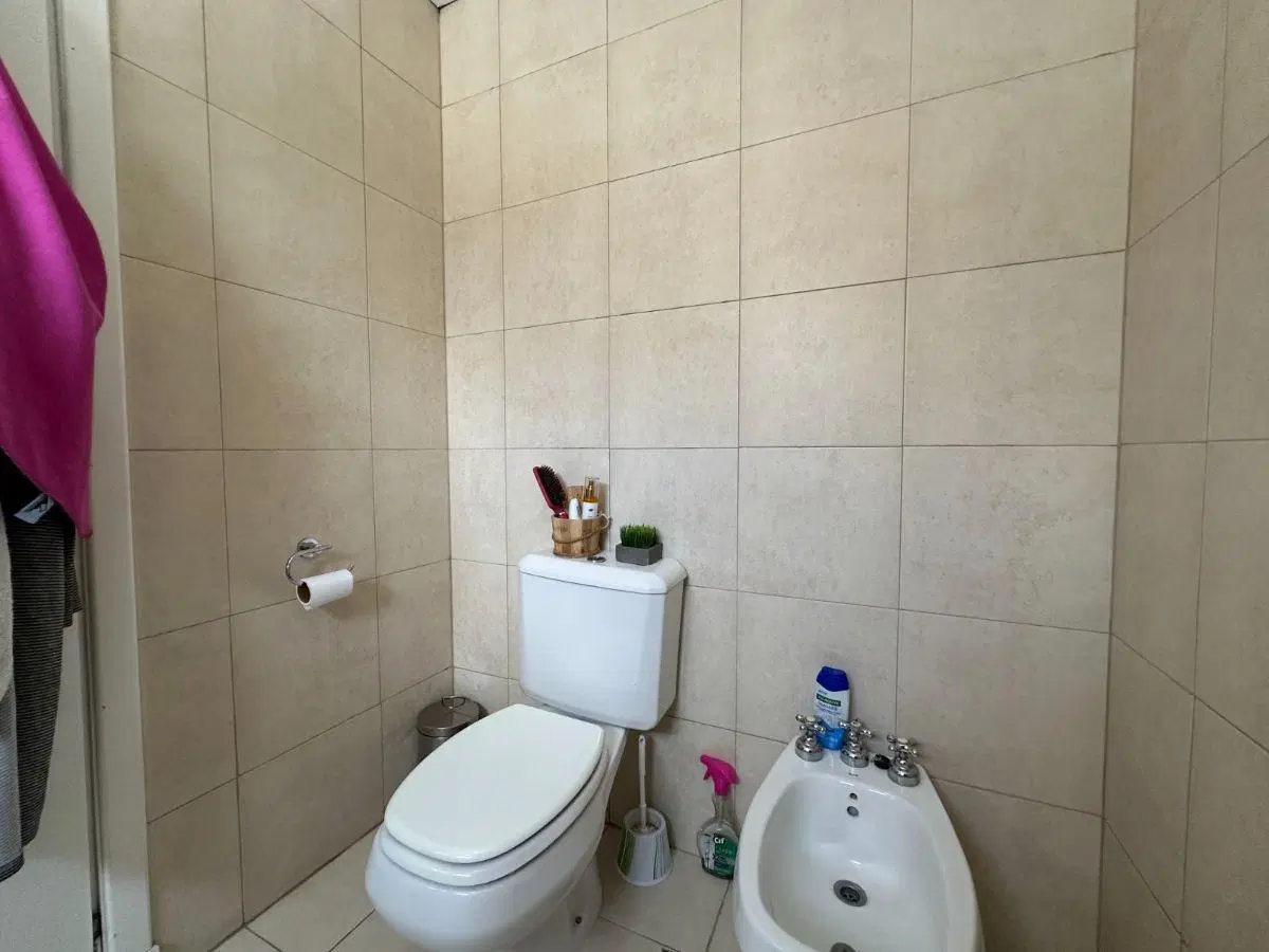 Impecable Dúplex de 4 ambientes con cochera en venta en La Perla 1