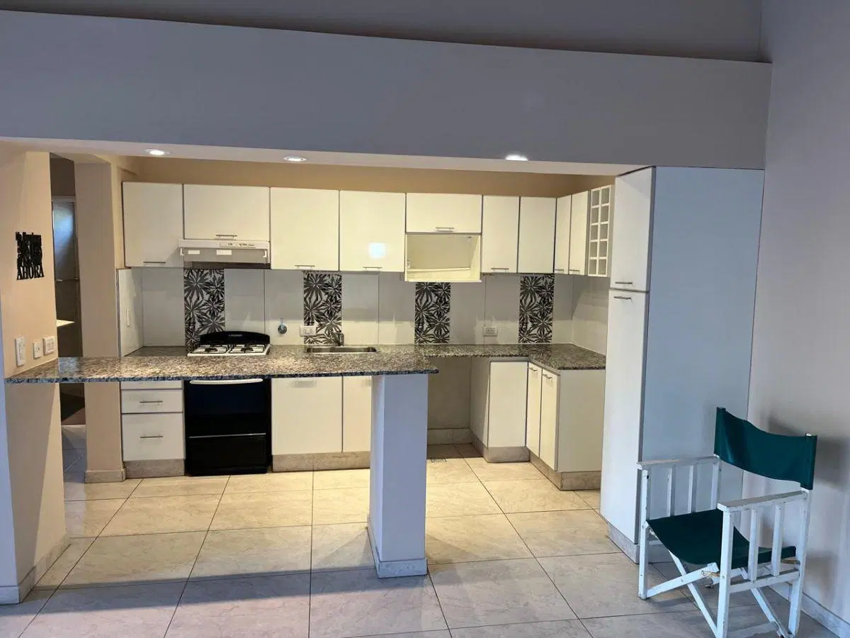 ALQUILER CASA EN PH 3 AMBIENTES CON JARDÍN Y ESPACIO GUARDACOCHE BARRIO ALFAR 1