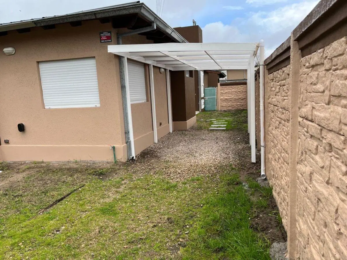 ALQUILER CASA EN PH 3 AMBIENTES CON JARDÍN Y ESPACIO GUARDACOCHE BARRIO ALFAR 4