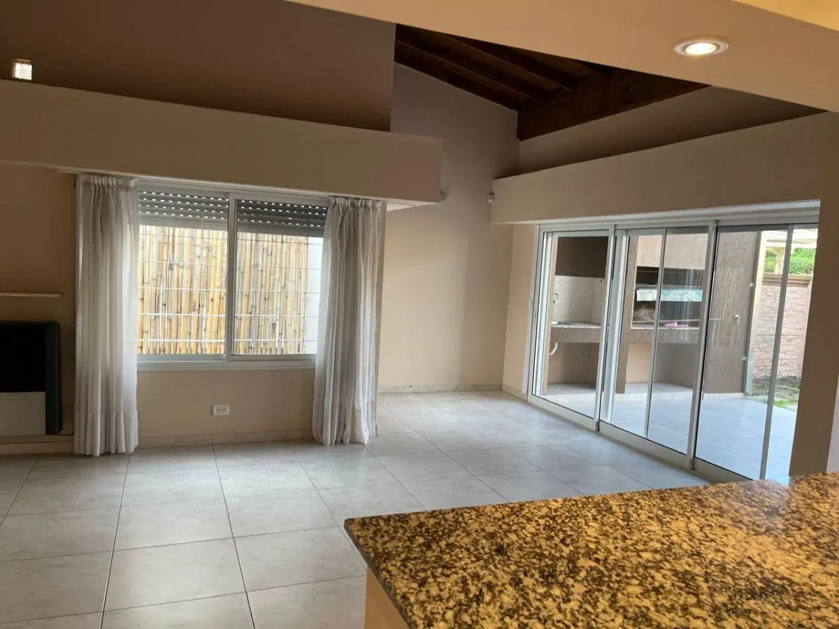 ALQUILER CASA EN PH 3 AMBIENTES CON JARDÍN Y ESPACIO GUARDACOCHE BARRIO ALFAR 2