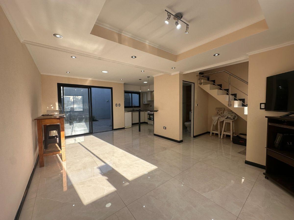 Foto de VENTA | DÚPLEX 4 AMBIENTES CON COCHERA A ESTRENAR EN COLINAS DE PERALTA, imagen 1