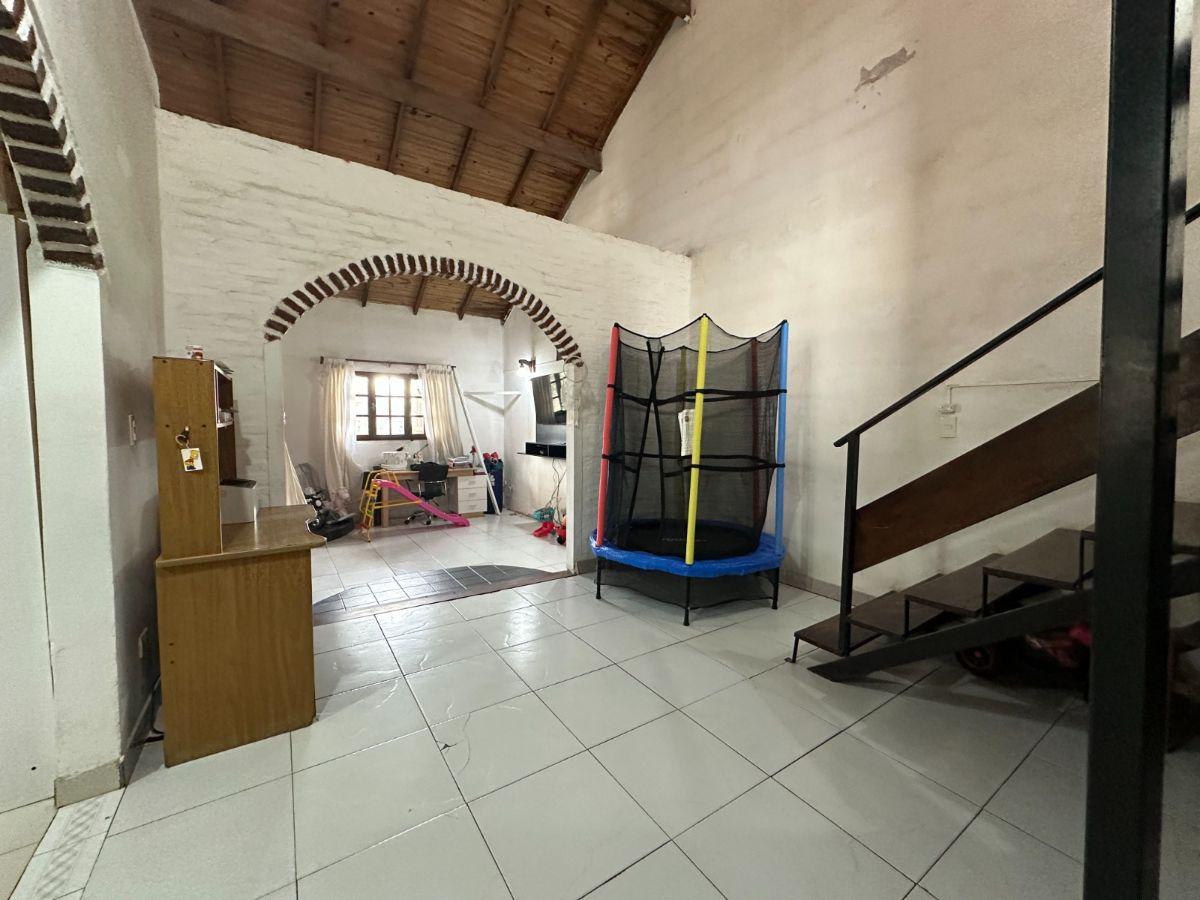 Foto de CASA DE 4 AMBIENTES EN VENTA – BARRIO LA FLORIDA, imagen 1