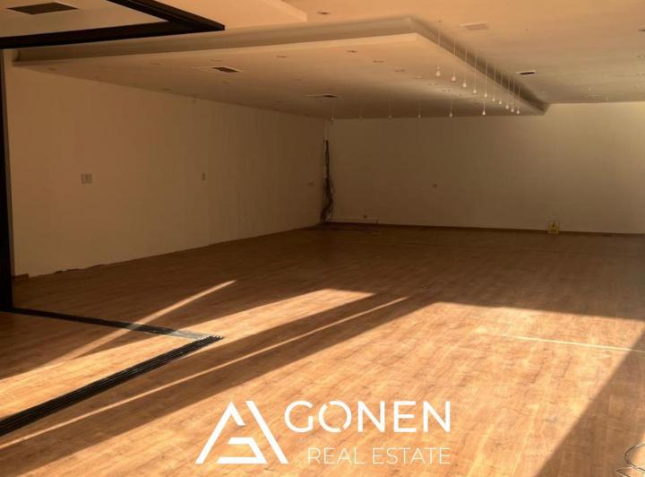 Oficina Comercial en Alquiler 2