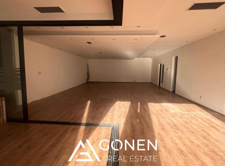 Oficina Comercial en Alquiler 1