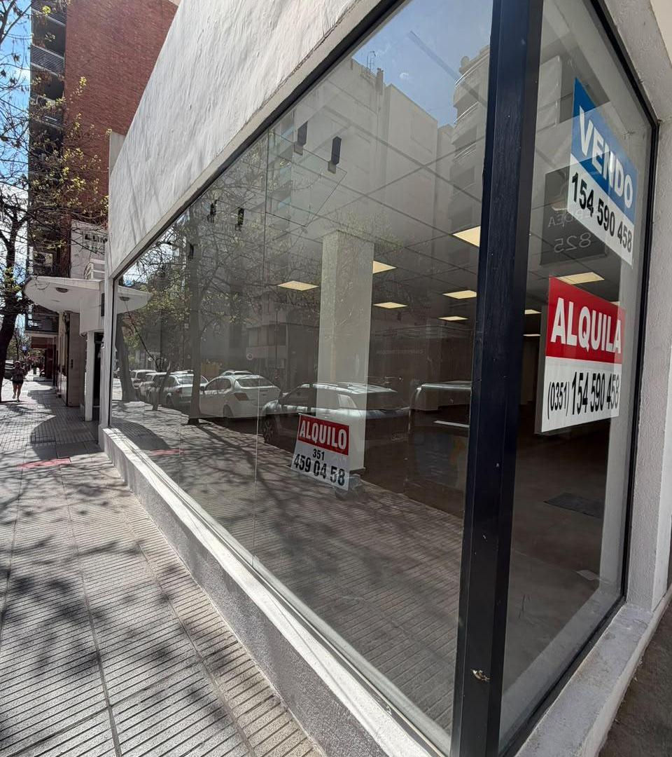 Foto de Local comercial de 270 m² con patio y 8 metros de vidriera en Nueva, imagen 3