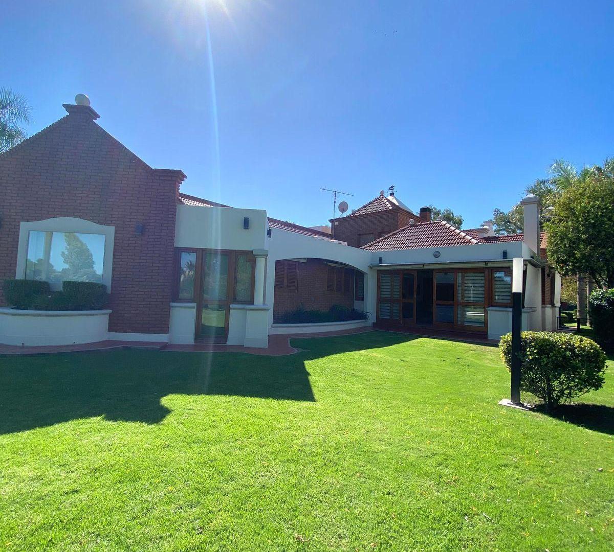 Foto de Dueño directo vende casa de categoría con vista al golf en Country, imagen 1