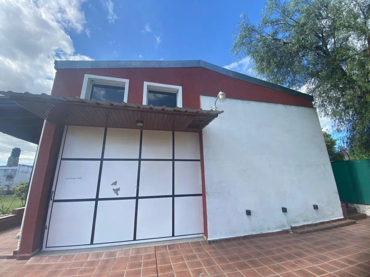 SALÓN de USOS MULTIPLES con VIVIENDA, PISCINA y extenso PARQUE en LA CUMBRE 365mts2 2