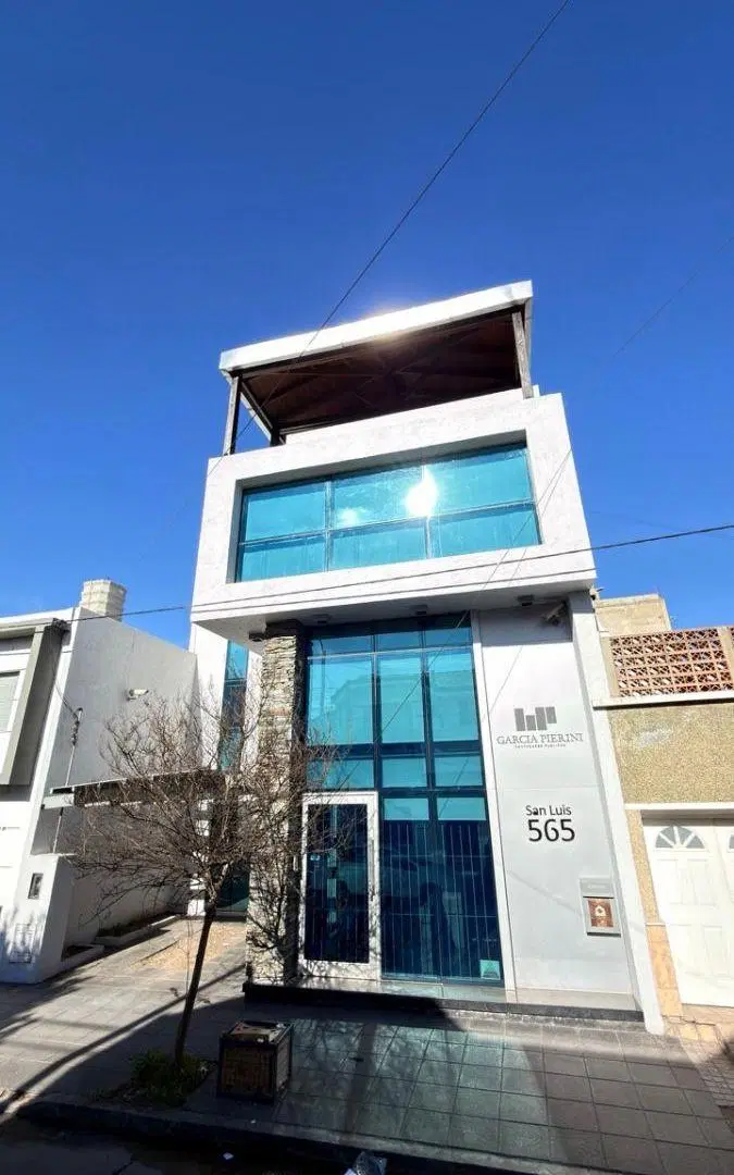 EDIFICIO CORPORATIVO OFICINA CON COCHERA EN GUEMES 3