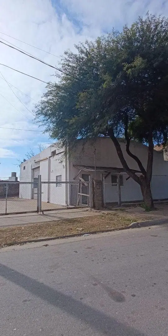 Alquilo Galpón en Circunvalación y Armada Argentina...150m2!!! 2