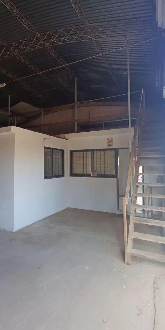 Depósito de 150 m2, en Alquiler en Circunvalación y Av. Armada Argentina. 5
