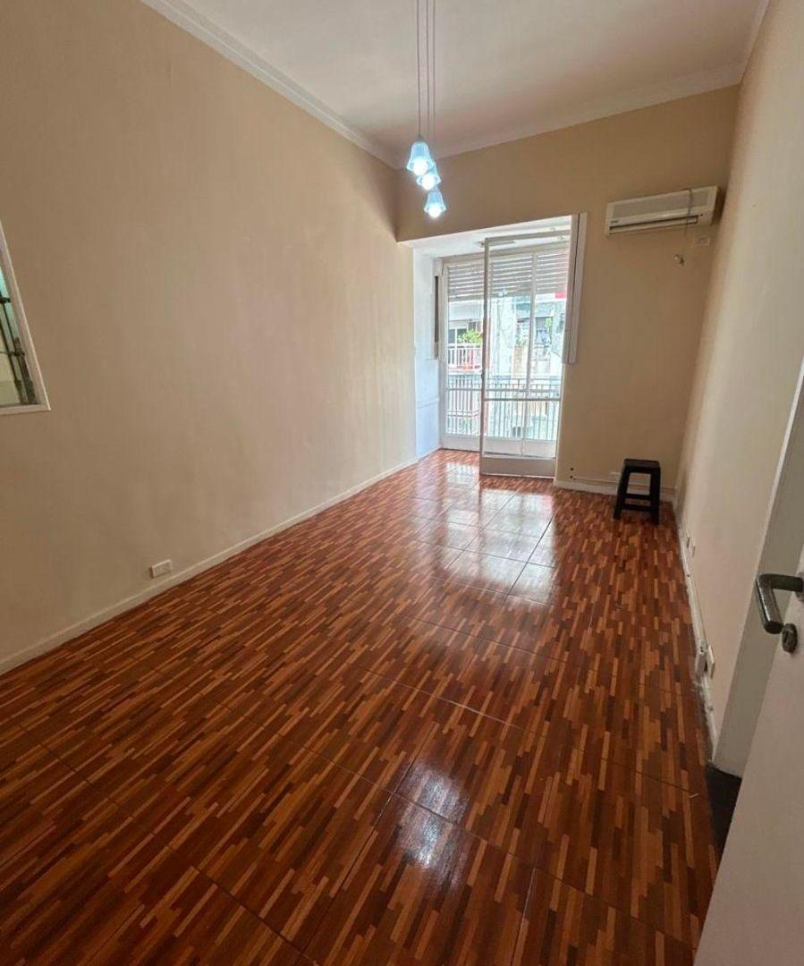 Semipiso de 3 ambientes con dependencia en microcentro
