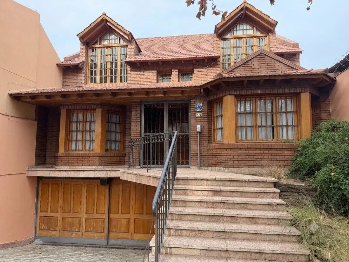 Casa de Categoría en Sexta Sección - VENTA 3