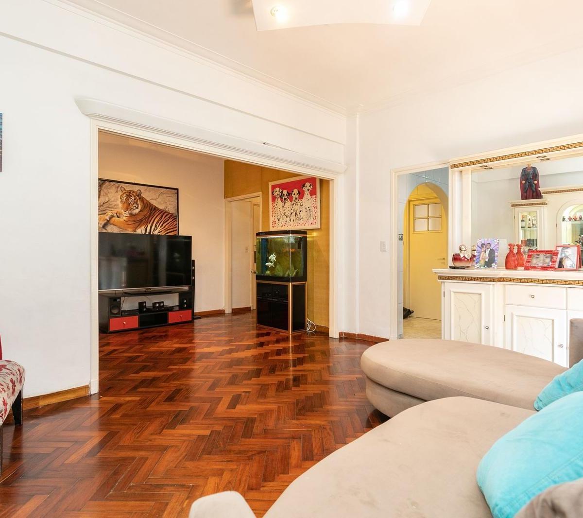 Venta Departamento 4 Ambientes con Balcón Monserrat 3