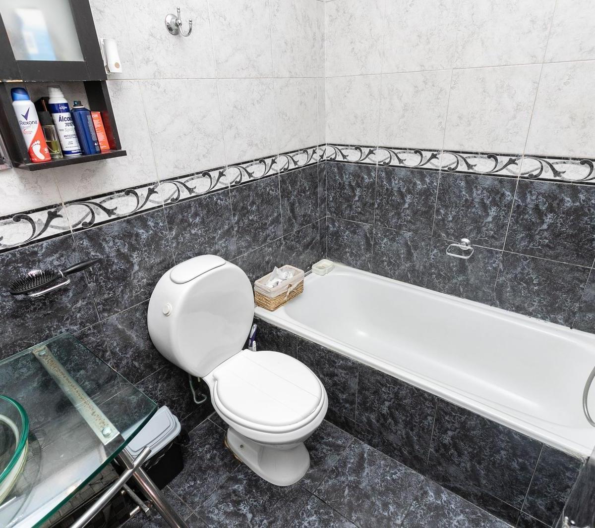 Venta Departamento 4 Ambientes con Balcón Monserrat 2
