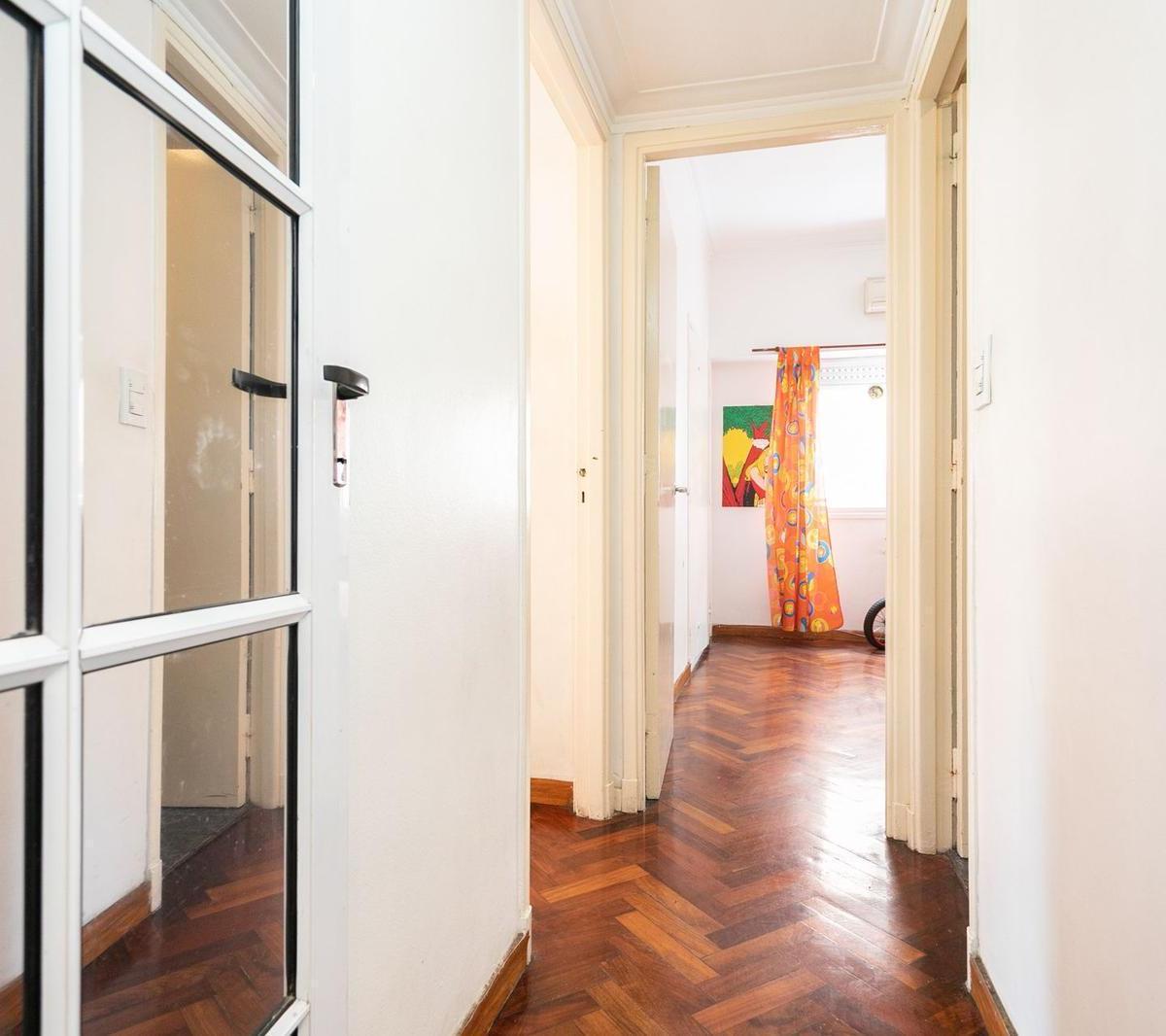 Venta Departamento 4 Ambientes con Balcón Monserrat 3