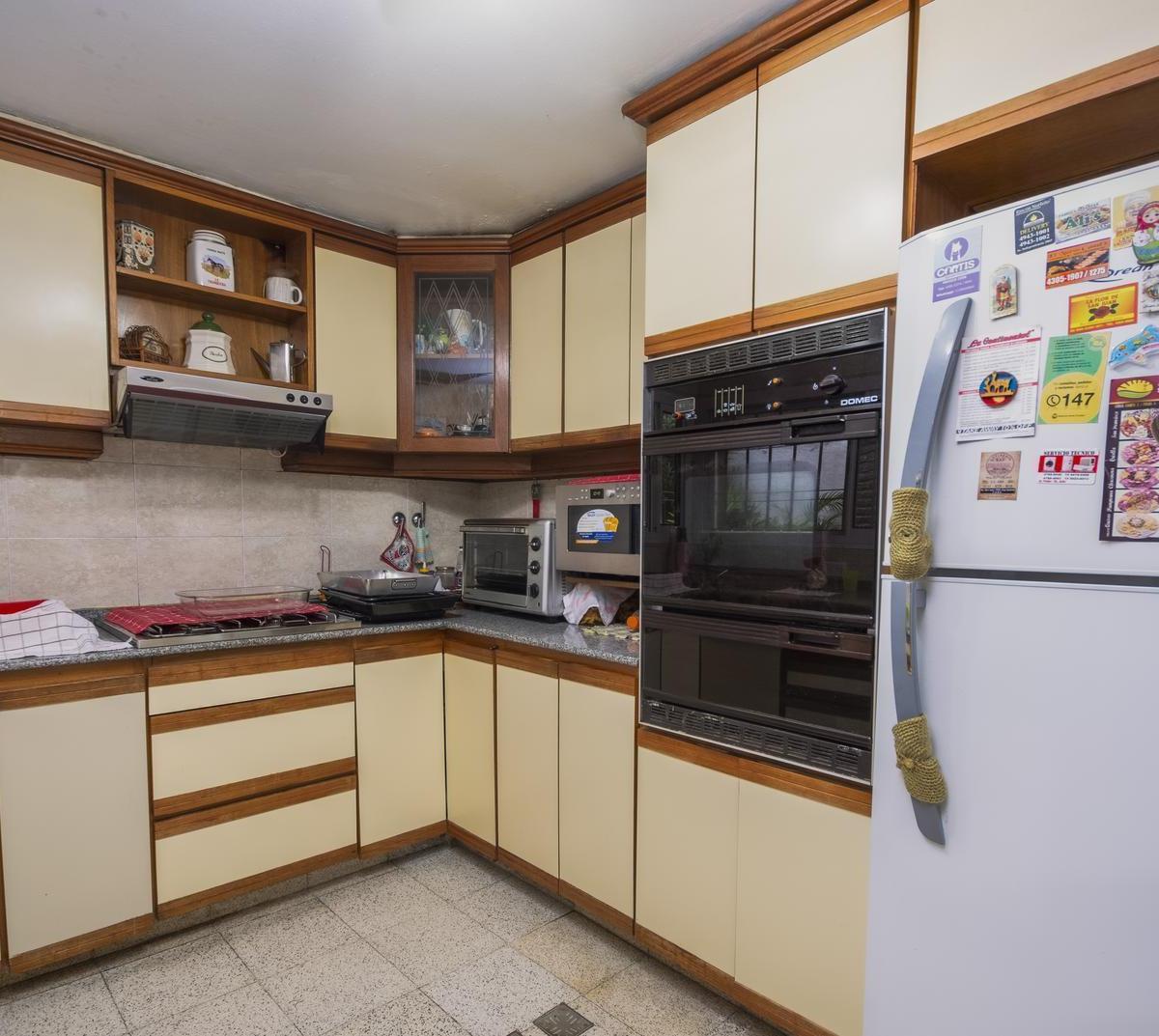 Casa en Balvanera 6 Ambientes, Estudio, Quincho, Jardín, Pileta y Cochera 3 Autos 4