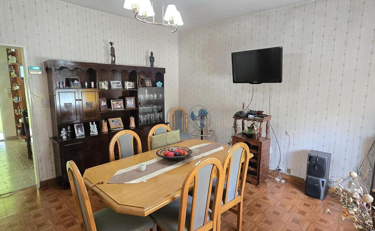 Foto de Venta casa 4 ambientes mas departamento cochera terraza Apto credito, imagen 2