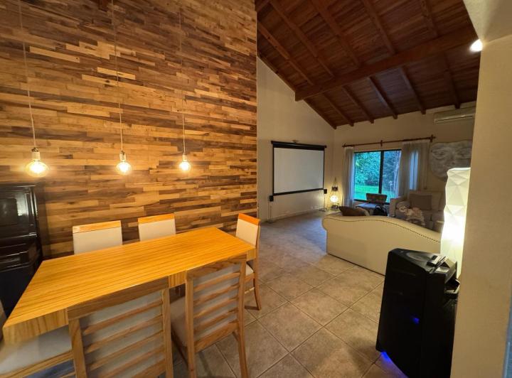 Venta casa con pileta en Club de Campo Aranzazu 2