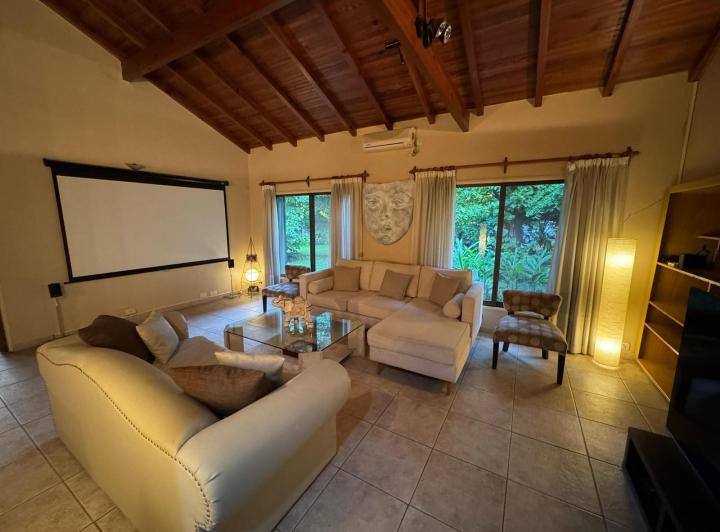 Venta casa con pileta en Club de Campo Aranzazu 1