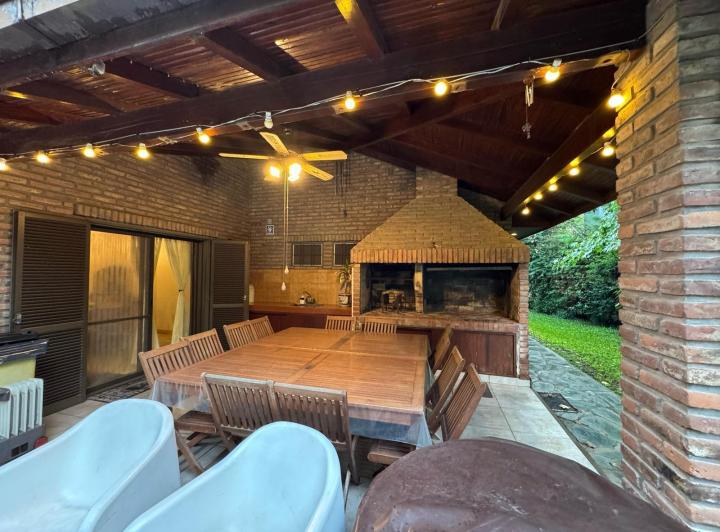 Venta casa con pileta en Club de Campo Aranzazu 5