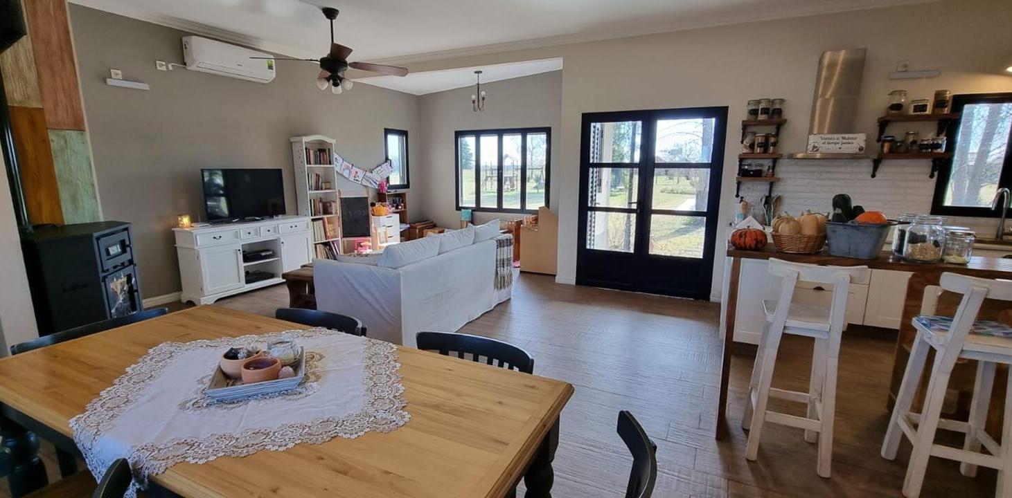 Foto de Venta casa chacra 4 ambientes Barrio La Catalina Carlos Keen Lujan, imagen 2