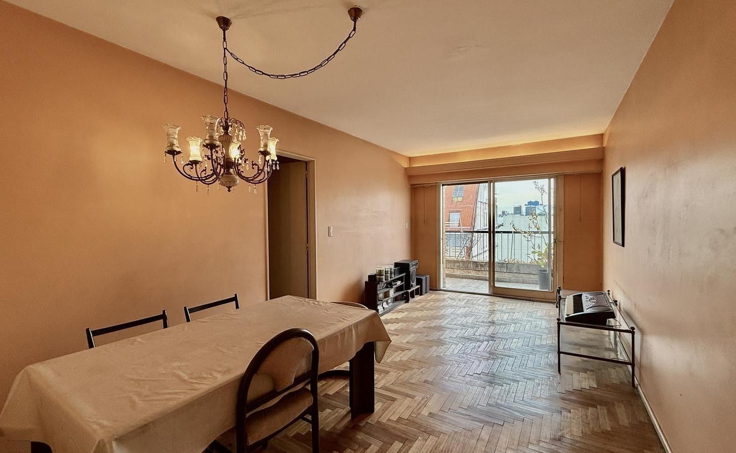 Venta Departamento 4 Ambientes Balcón y Baulera en Caballito