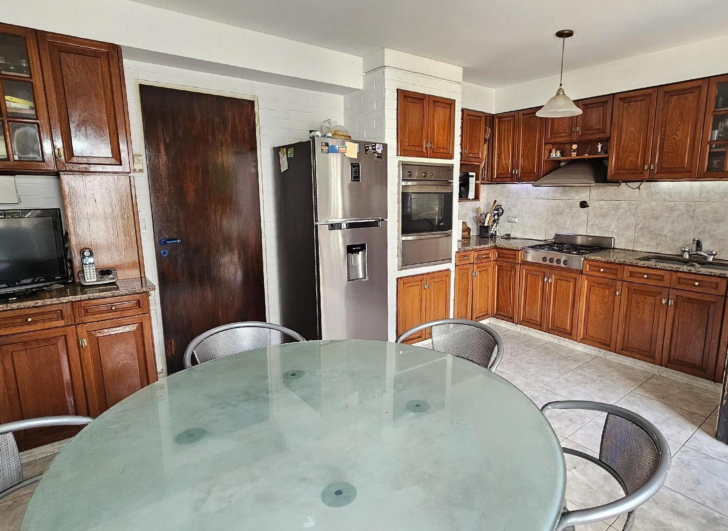 Foto de Venta Casa 6 ambientes pileta Flores, imagen 3