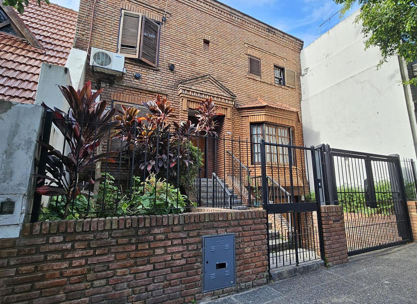 Venta Casa 6 ambientes pileta Flores