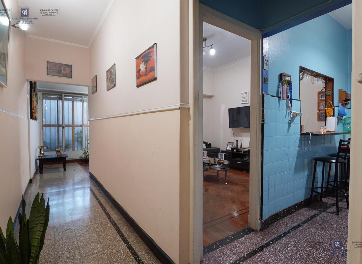 Venta PH 3 ambientes con patio y terraza,zona Parque Chacabuco.