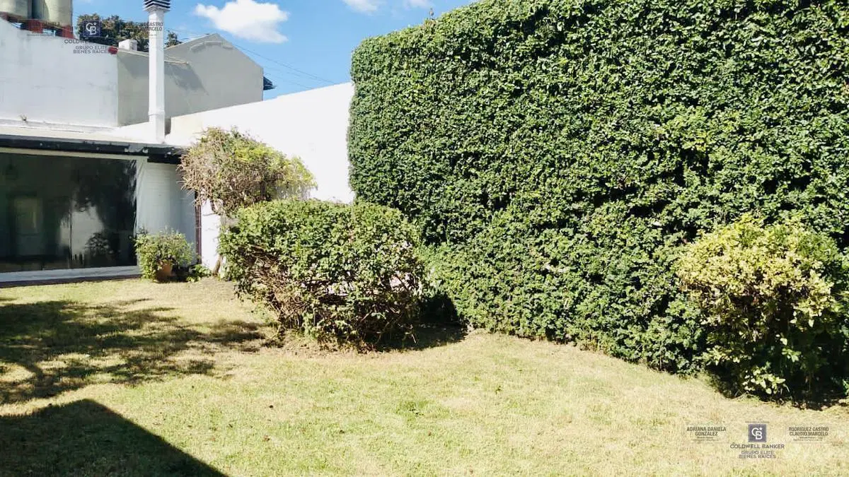 Venta casa 5 ambientes parque parrilla cocheras Tolosa La Plata 2