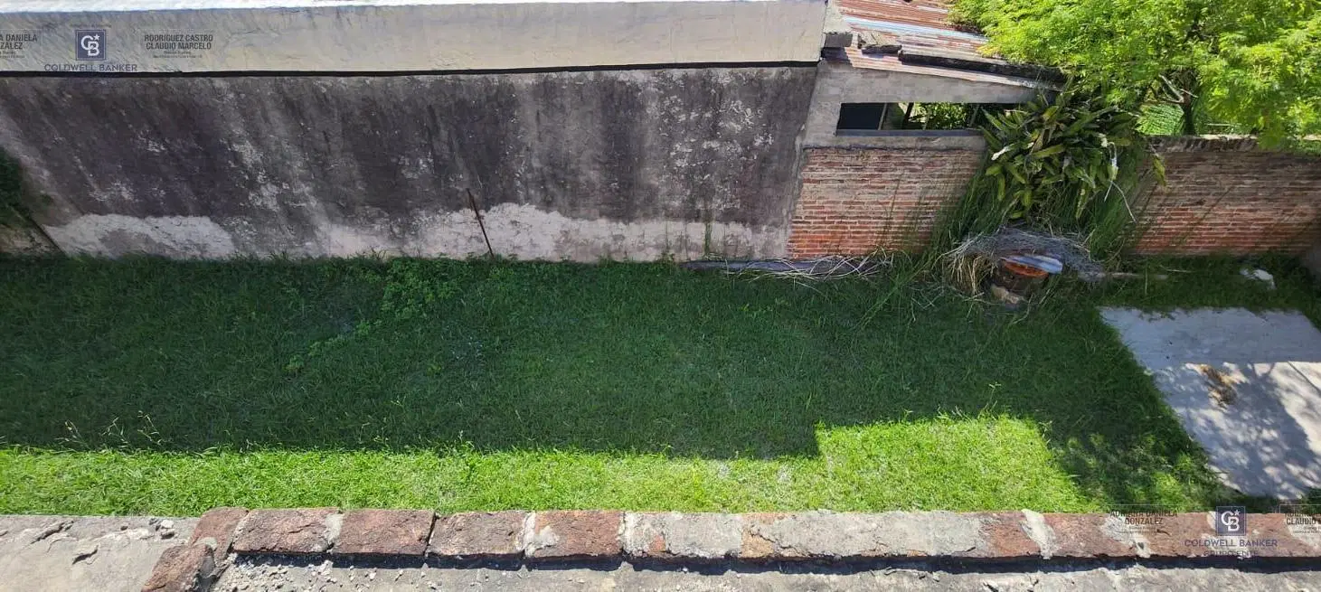 VENTA DE TERRENO CON MEJORAS EN TEMPERLEY 5