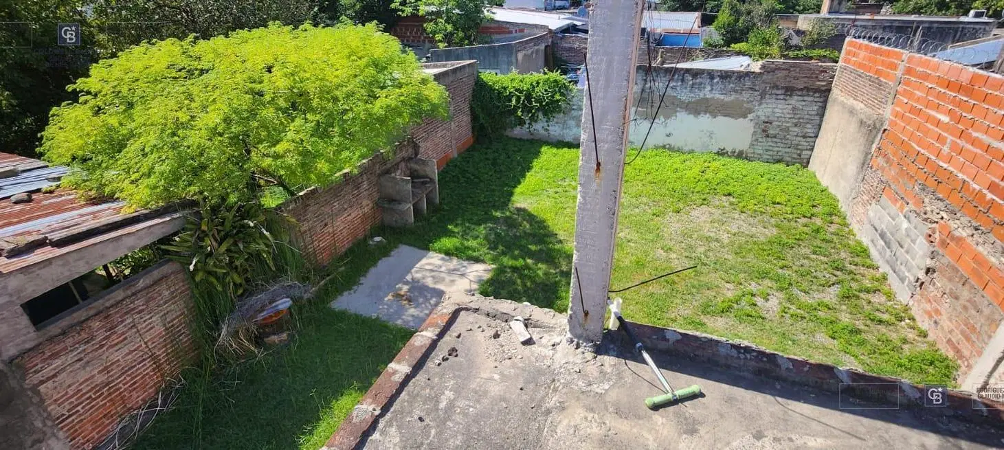 VENTA DE TERRENO CON MEJORAS EN TEMPERLEY 3