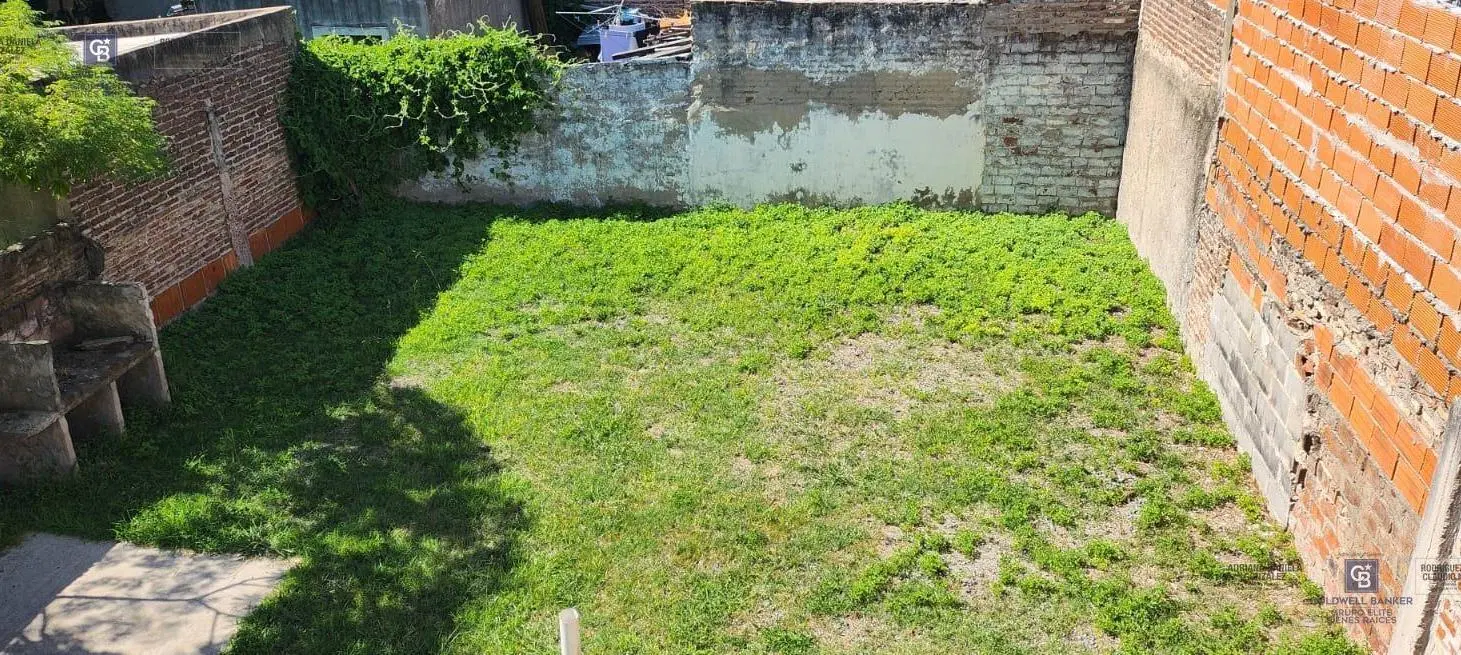 VENTA DE TERRENO CON MEJORAS EN TEMPERLEY 2