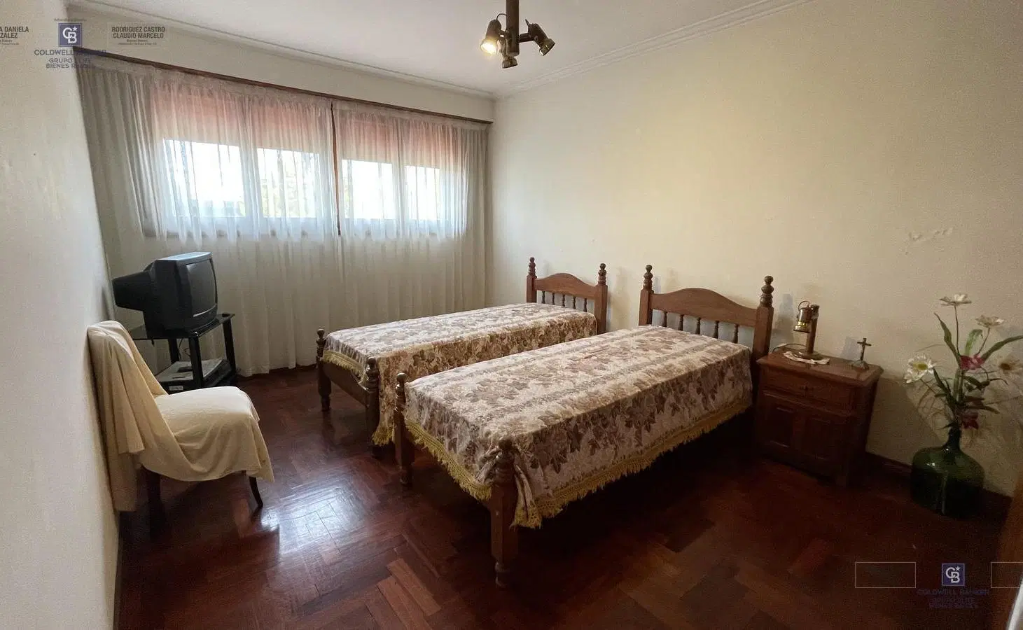 Venta Casa Impecable 4 dormitorios, garage, quincho y jardin. Mar del Plata 3