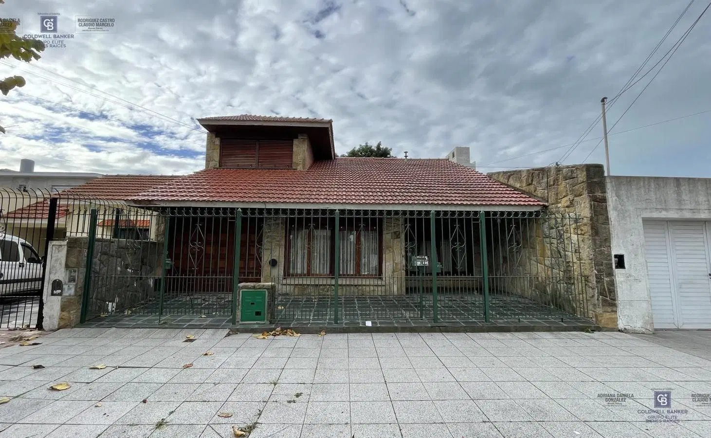 Venta Casa Impecable 4 dormitorios, garage, quincho y jardin. Mar del Plata 2