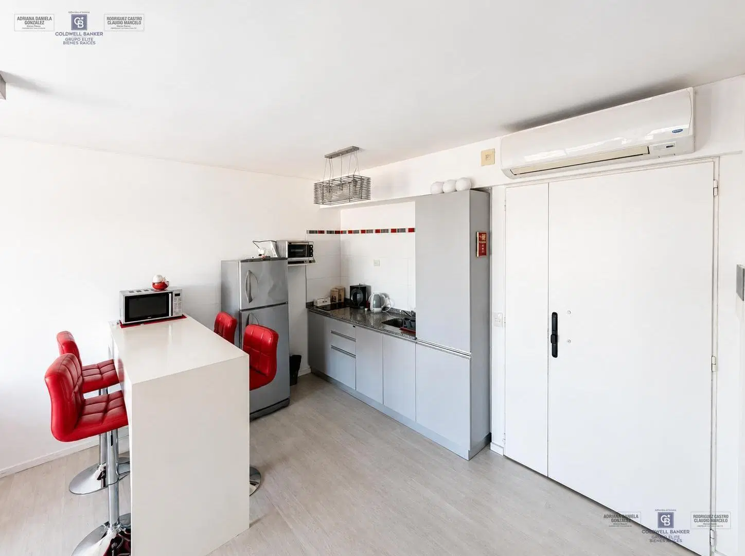 Venta monoambiente divisible amueblado balcon cochera full amenities Puerto Madero 4