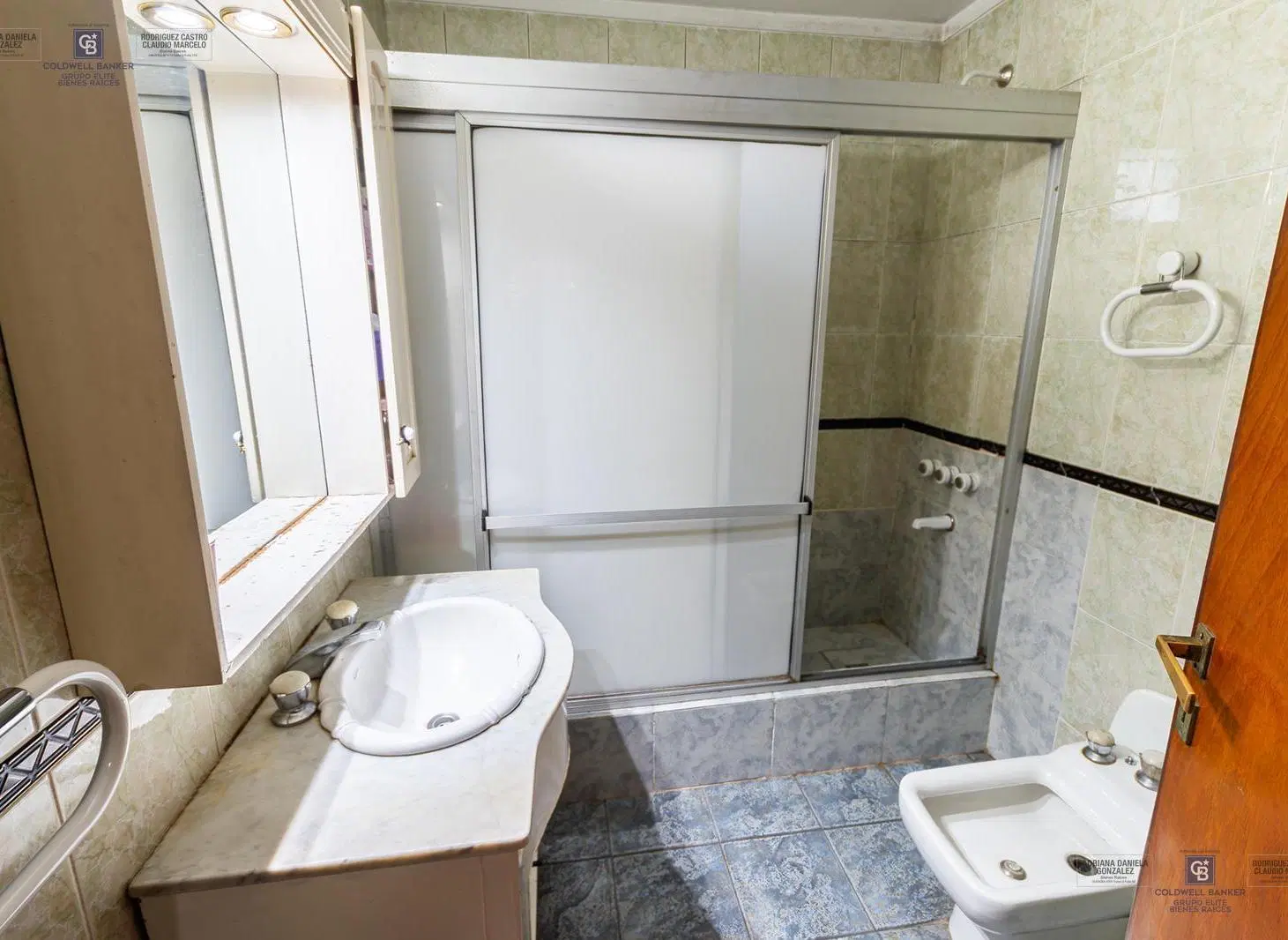 VENTA DE PH EN 1 PISO EN LOMAS DE ZAMORA. 2