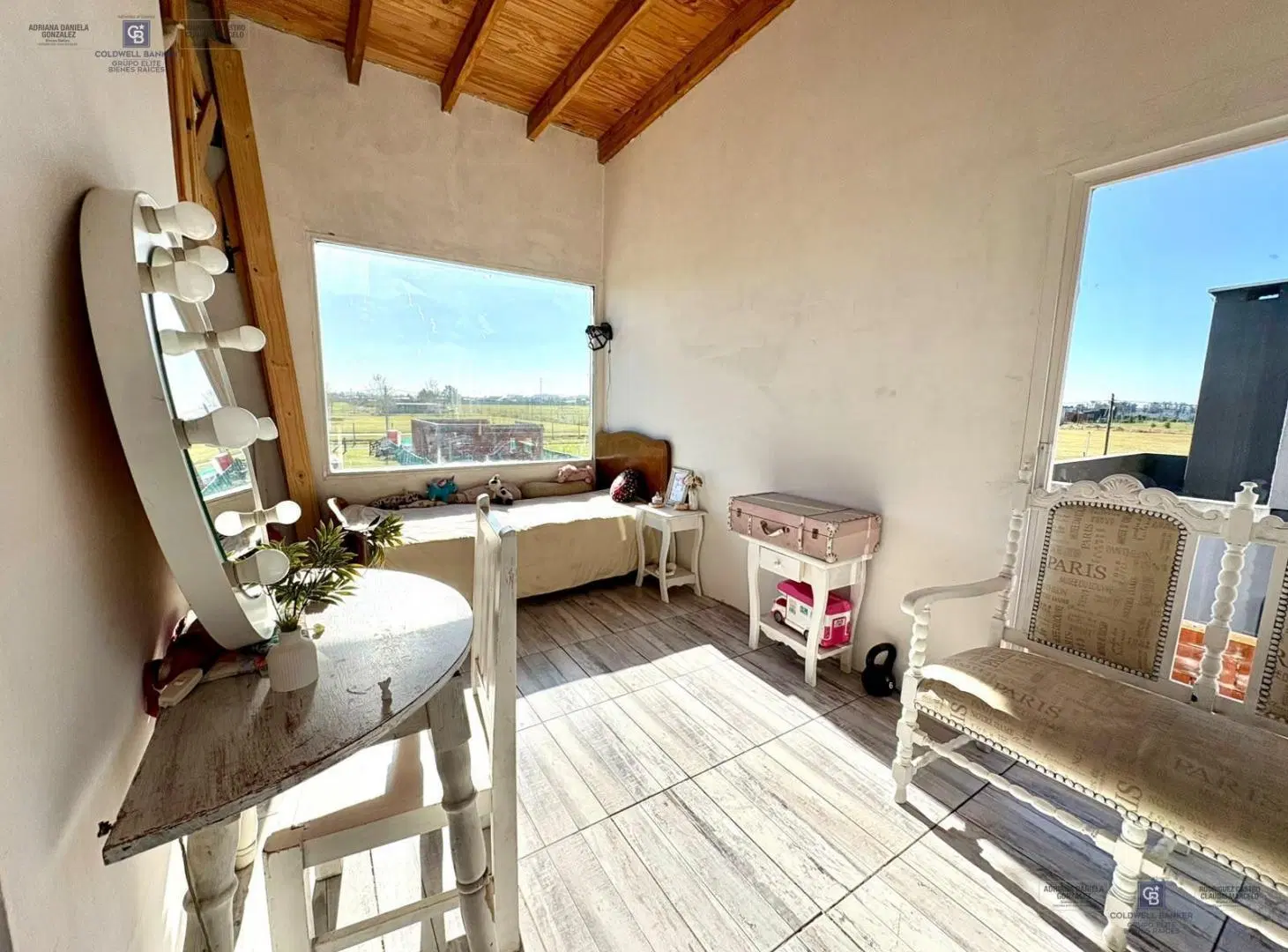 Venta casa 3 ambientes , pileta, quincho y cocheras en Domselaar chico San Vicente. 2
