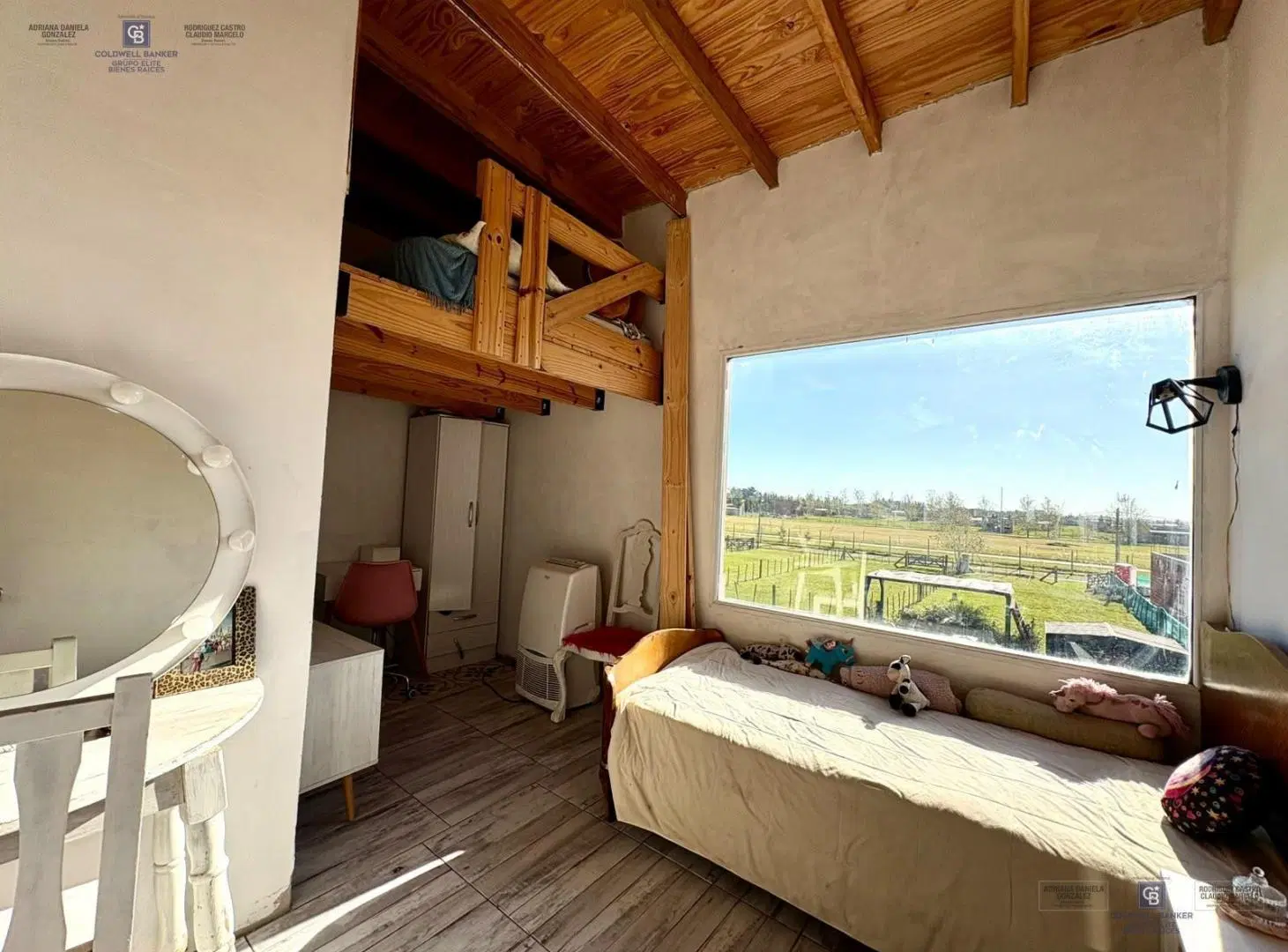 Venta casa 3 ambientes , pileta, quincho y cocheras en Domselaar chico San Vicente. 2