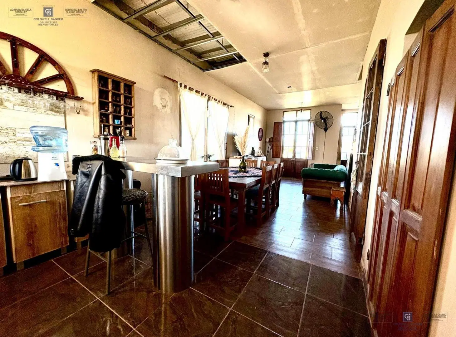 Venta casa 3 ambientes , pileta, quincho y cocheras en Domselaar chico San Vicente. 3