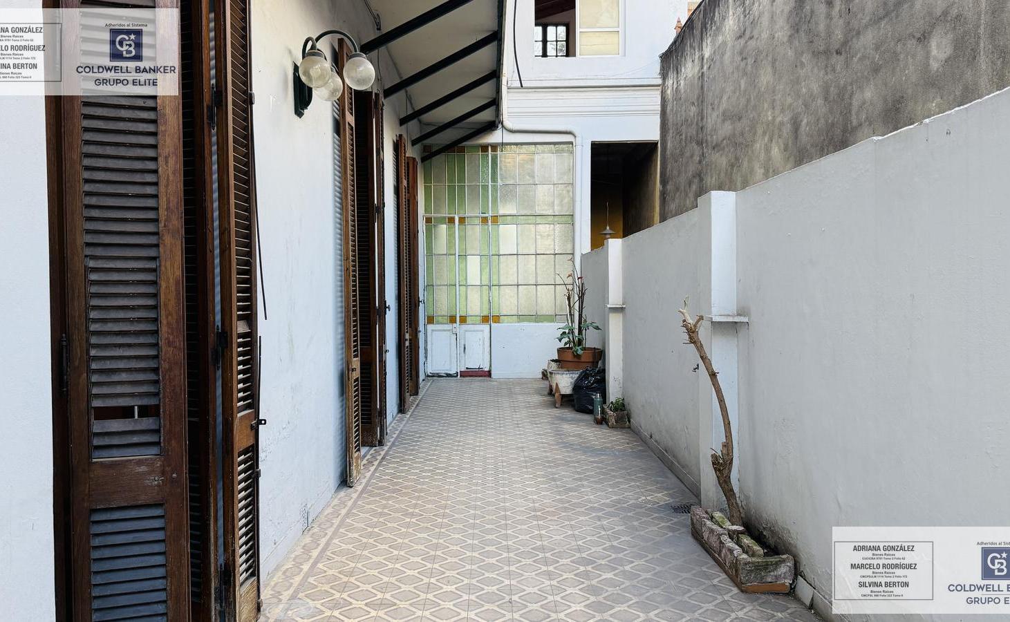 Foto de Venta PH 8 ambientes terraza patio Parque Chacabuco, imagen 1