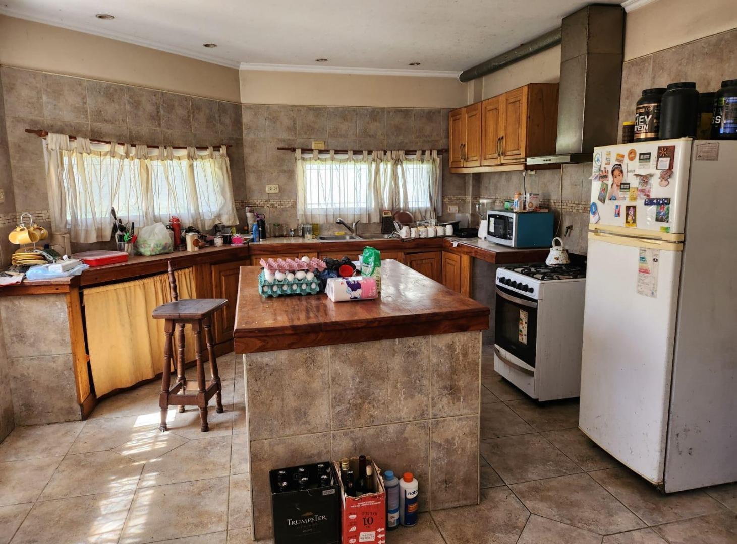 Foto de VENTA DE CASA CON 2 TERRENOS EN EL CENTRO DE EZEIZA, imagen 1