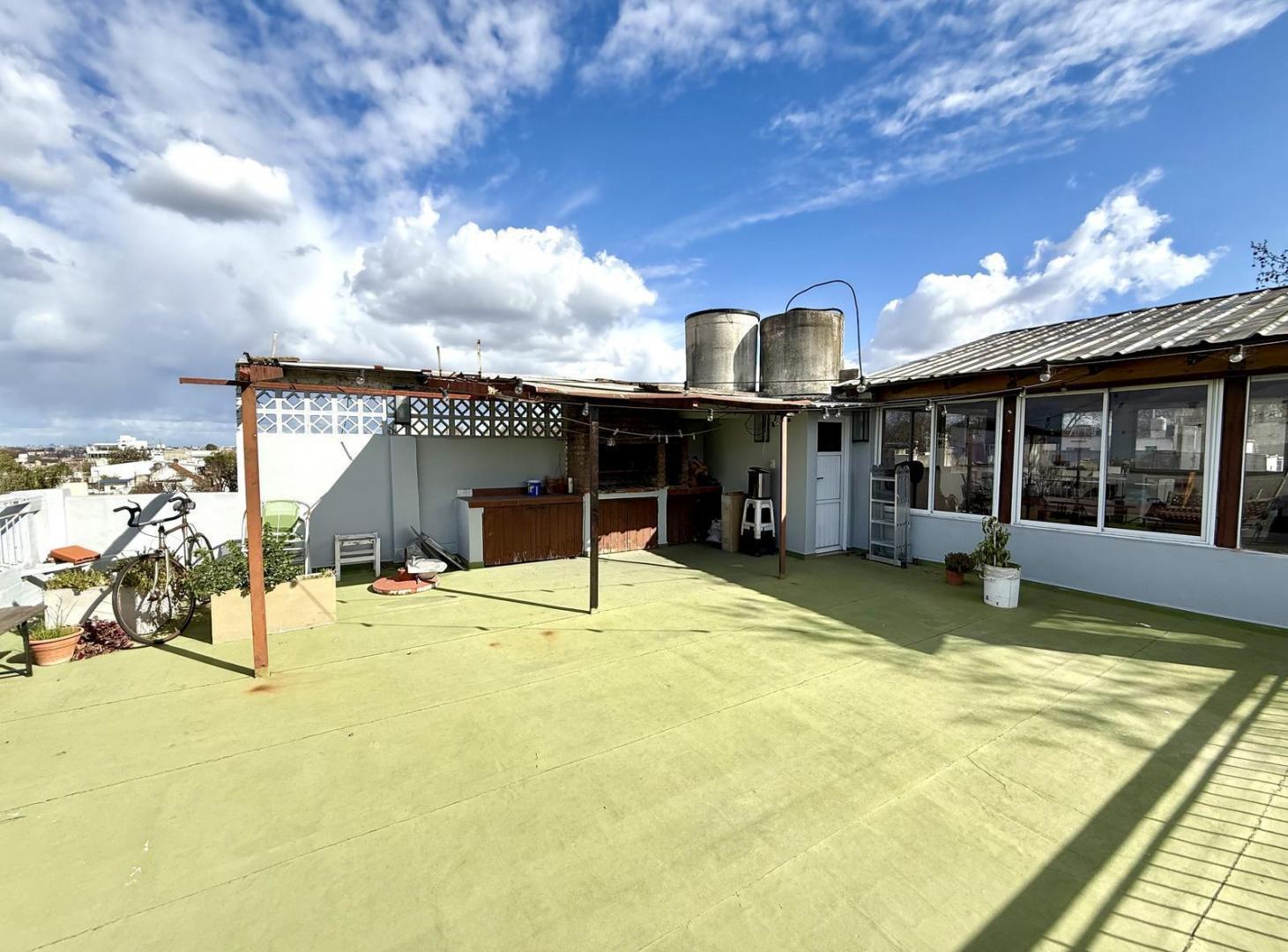 Foto de Venta PH 4 ambientes terraza Parque Chacabuco, imagen 3