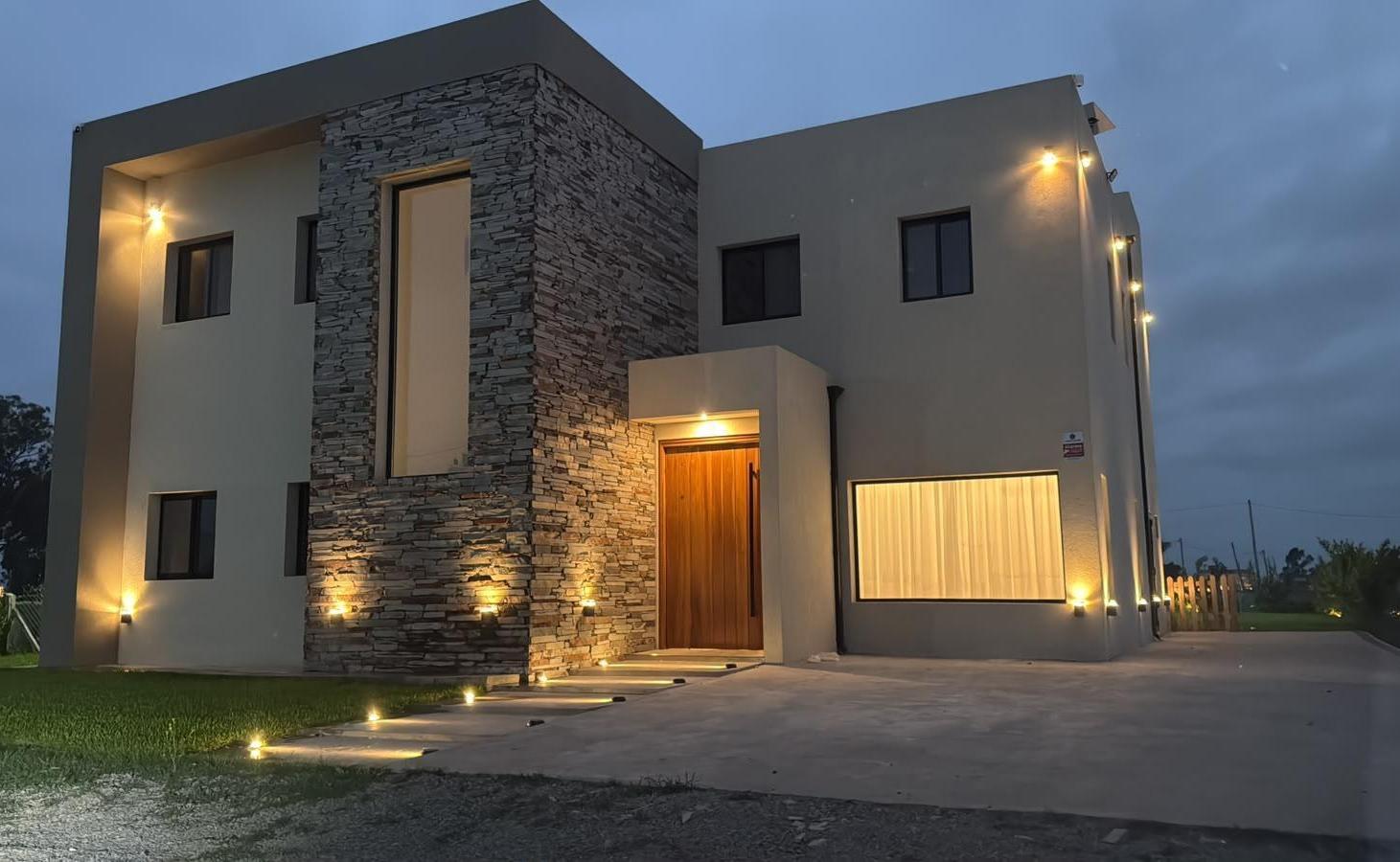 Foto de Venta Casa 5 ambientes en Lagos de Canning, imagen 1