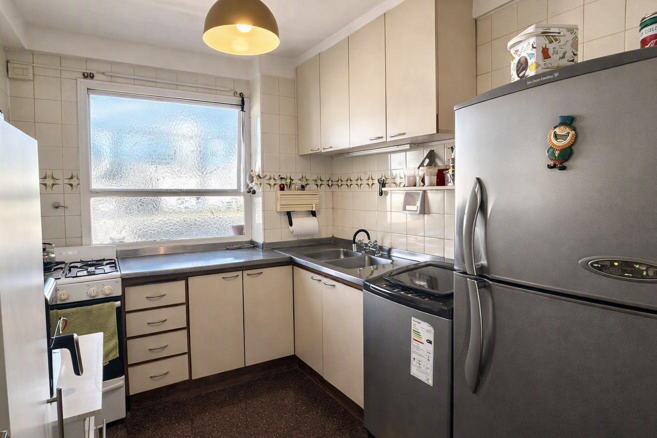 Foto de venta departamento 3 ambientes al frente con balcon y cochera, imagen 2