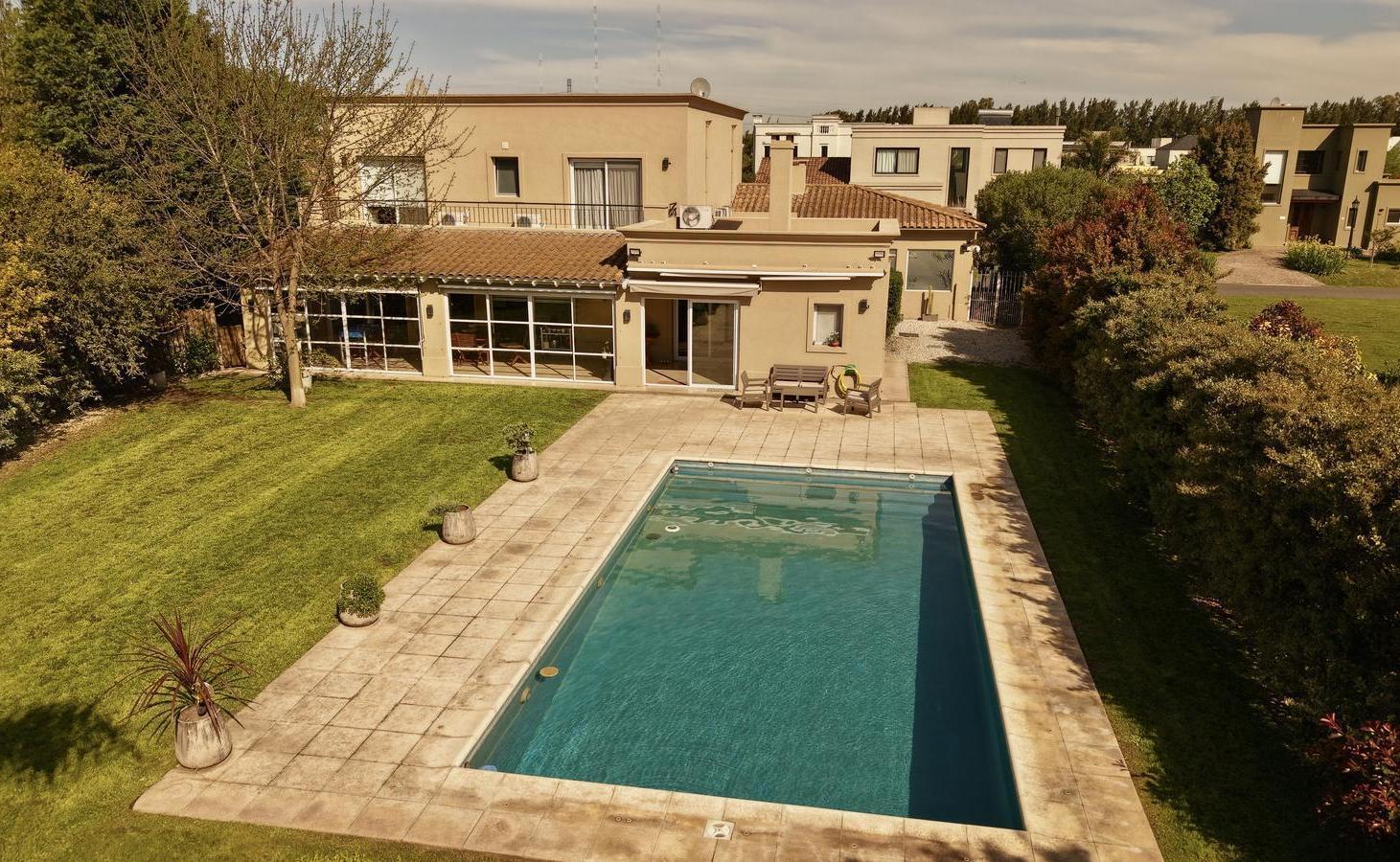 Foto de Venta casa 5 ambientes pileta galería parrilla Bella Vista Chico, imagen 2