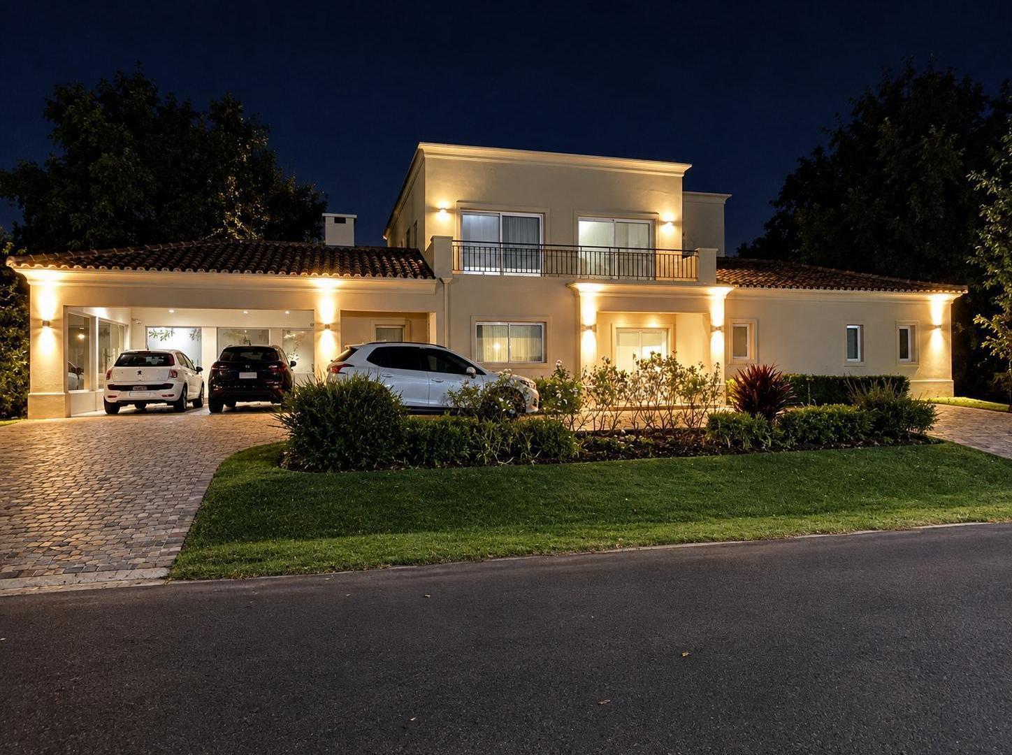 Foto de Venta casa 5 ambientes pileta galería parrilla Bella Vista Chico, imagen 1