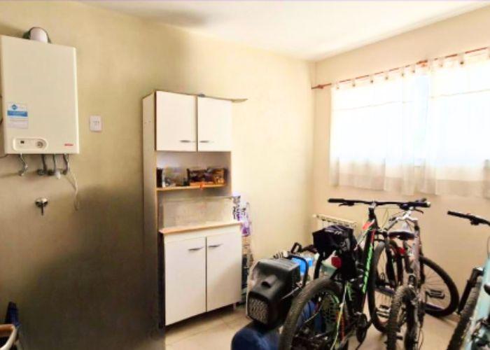 Casa con Pileta y Galeria en Los Cerezos 2, Plottier 4